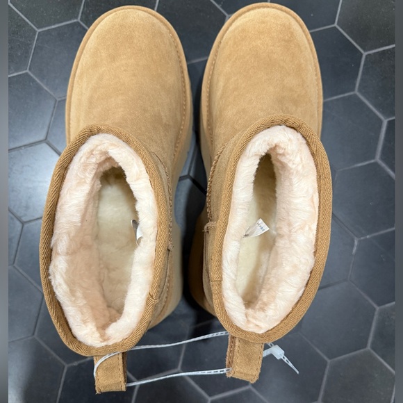 NWOT UGG Classic Ultra Mini New Heights Platform Boot Tan - Picture 5 of 7